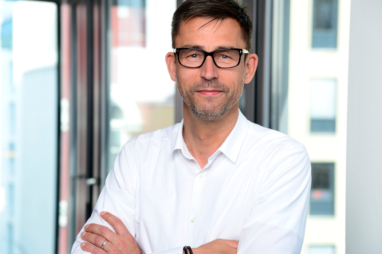 Das Porträtfoto von Marko Broschinski, dem Geschäftsführer der easol.